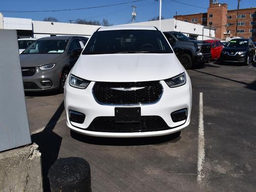 Bright White Clearcoat 2026 Chrysler Pacifica L