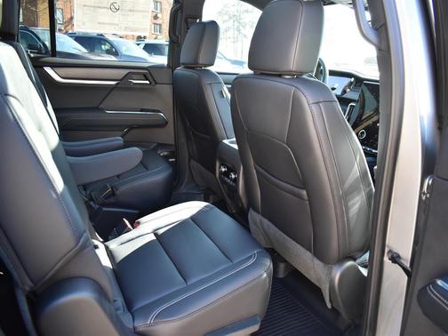 2026 GMC Acadia Elevation FWD