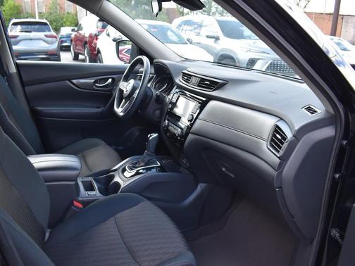 Magnetic Black Pearl 2019 Nissan Rogue SV