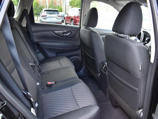 Magnetic Black Pearl 2019 Nissan Rogue SV