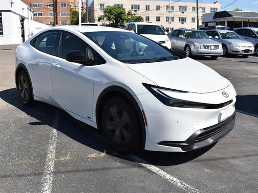 2024 Toyota Prius LE