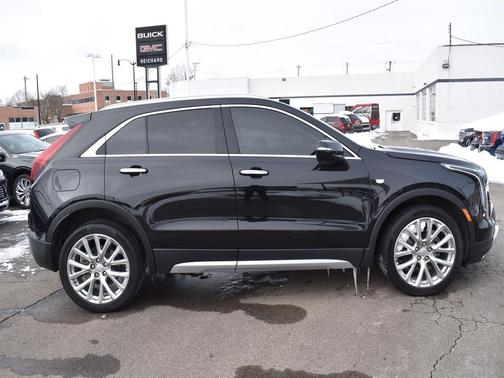 2023 Cadillac XT4 Premium Luxury