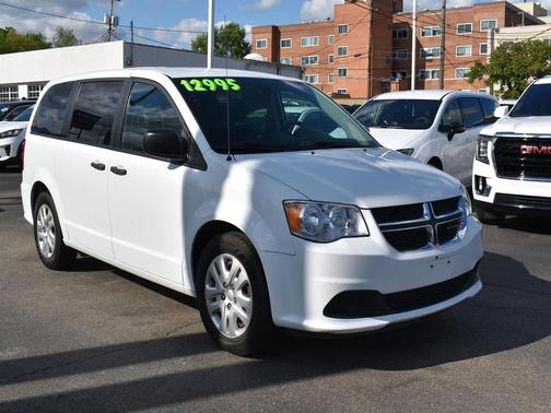 White Knuckle Clearcoat 2019 Dodge Grand Caravan SE