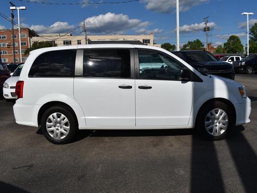 White Knuckle Clearcoat 2019 Dodge Grand Caravan SE