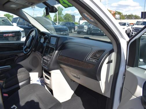 White Knuckle Clearcoat 2019 Dodge Grand Caravan SE