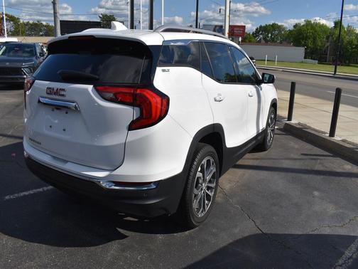 Summit White 2019 GMC Terrain SLT