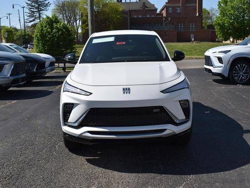 Summit White 2026 Buick Envista Sport Touring FWD