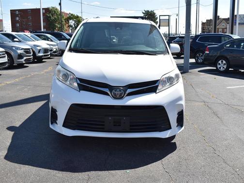 2020 Toyota Sienna LE