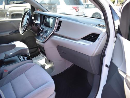 2020 Toyota Sienna LE