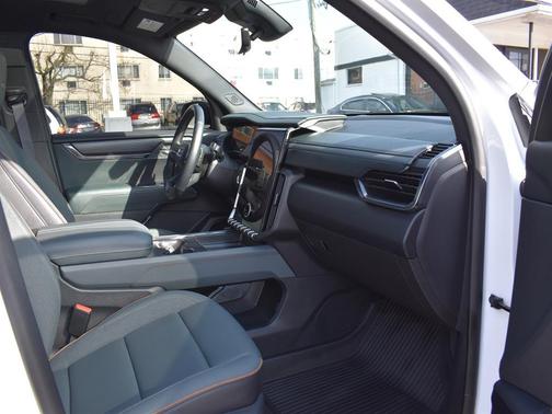 2024 GMC Acadia AWD AT4