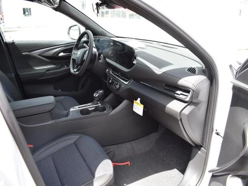 Summit White 2026 Buick Envista Preferred FWD