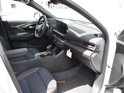 Summit White 2026 Buick Envista Preferred FWD