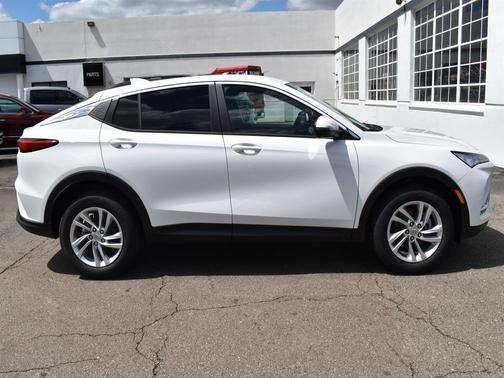 Summit White 2026 Buick Envista Preferred FWD