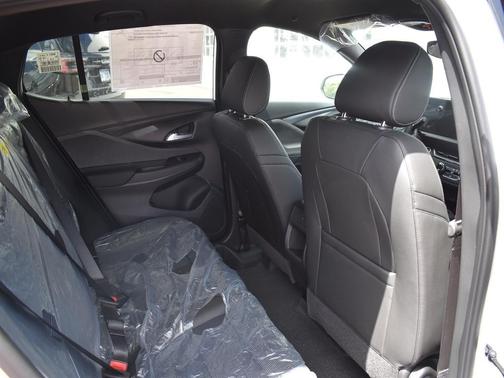 Summit White 2026 Buick Envista Preferred FWD