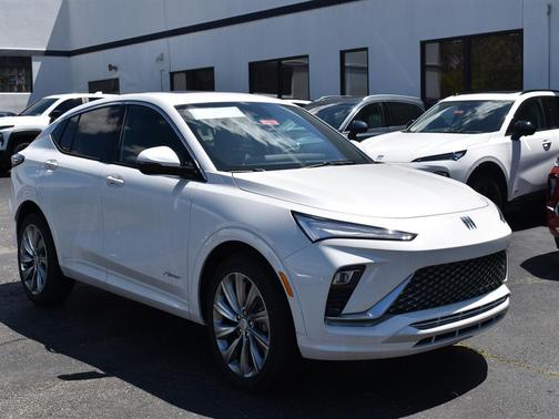 White Frost Tricoat 2026 Buick Envista Avenir FWD