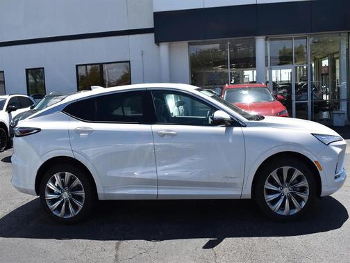 White Frost Tricoat 2026 Buick Envista Avenir FWD