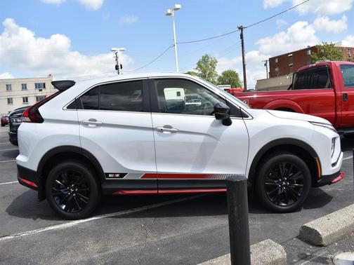 White Diamond 2024 Mitsubishi Eclipse Cross LE