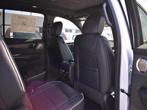 iridescent white tricoat 2026 Buick Enclave Avenir