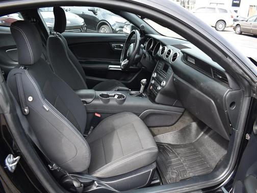 2016 Ford Mustang V6