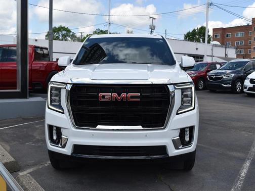Summit White 2022 GMC Yukon XL SLE