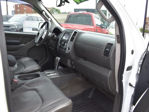 Glacier White 2016 Nissan Frontier PRO-4X