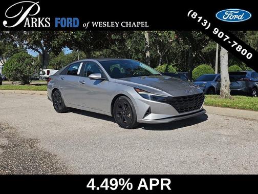 Shimmering Silver Pearl 2021 Hyundai ELANTRA SEL