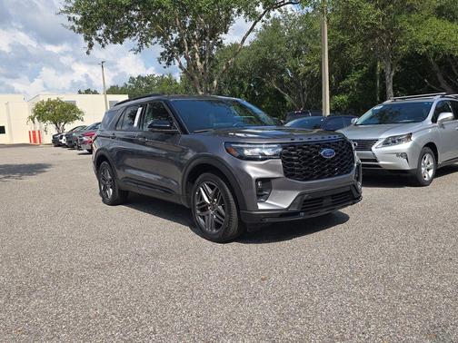 Gray Metallic 2025 Ford Explorer ST-Line