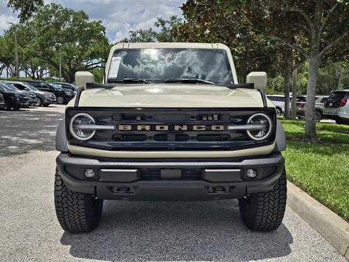 Desert Sand 2026 Ford Bronco Outer Banks