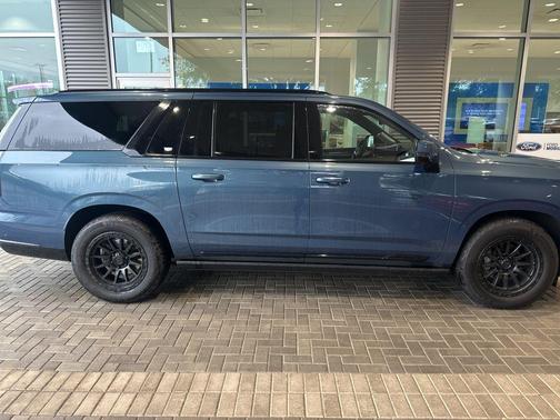Deep Sea Metallic 2025 Cadillac Escalade ESV Sport Platinum