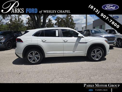 Opal White Pearl Effect 2024 Volkswagen Atlas Cross Sport 2.0T SEL R-Line