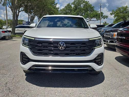Opal White Pearl Effect 2024 Volkswagen Atlas Cross Sport 2.0T SEL R-Line