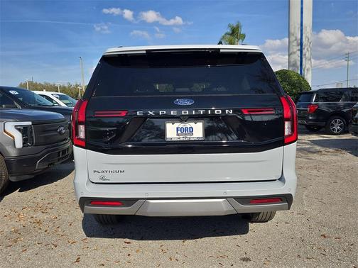 2025 Ford Expedition Platinum