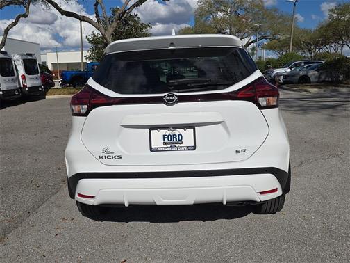 2024 Nissan Kicks SR