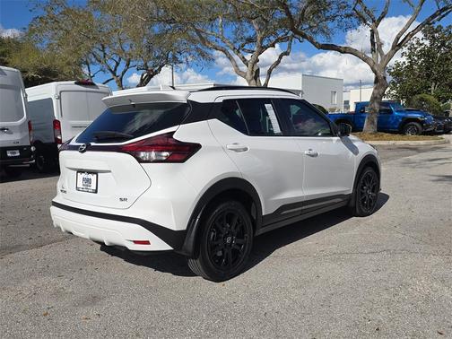 2024 Nissan Kicks SR