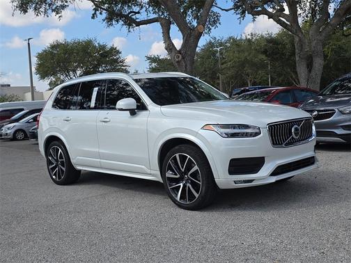 2022 Volvo XC90 T6 Momentum 7 Passenger