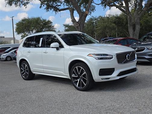 2022 Volvo XC90 T6 Momentum 7 Passenger