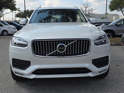 2022 Volvo XC90 T6 Momentum 7 Passenger