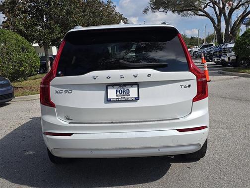 2022 Volvo XC90 T6 Momentum 7 Passenger