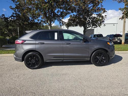 2022 Ford Edge SE
