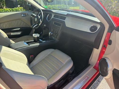 2010 Ford Mustang V6