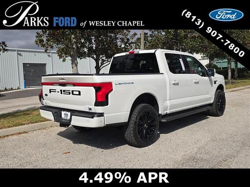 2022 Ford F-150 Lightning LARIAT