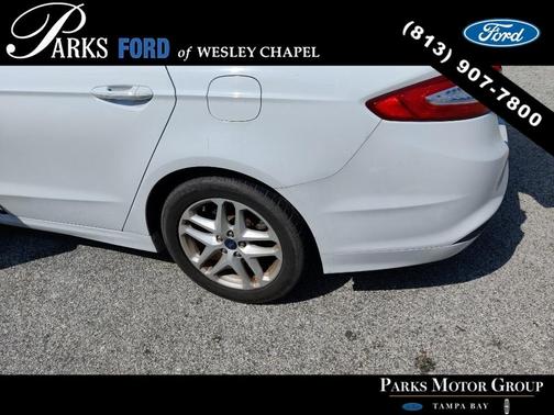 Photo 1 of 5 of 2016 Ford Fusion SE