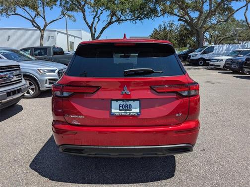 2024 Mitsubishi Outlander ES