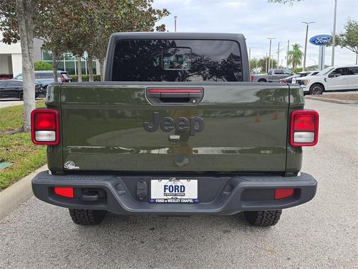 2022 Jeep Gladiator Sport