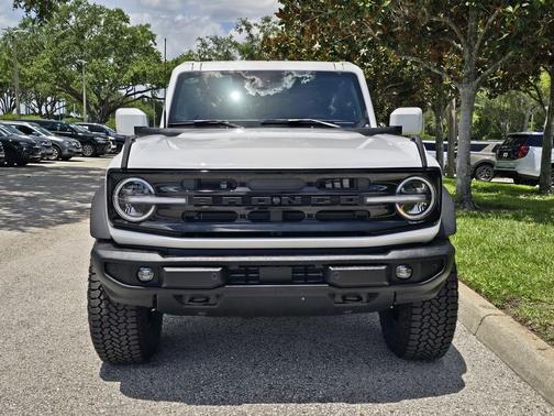 Oxford White 2026 Ford Bronco Outer Banks