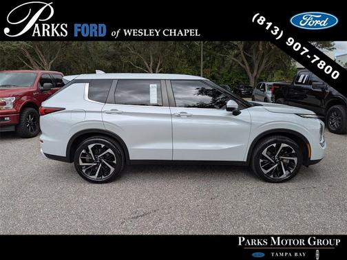 2023 Mitsubishi Outlander SE