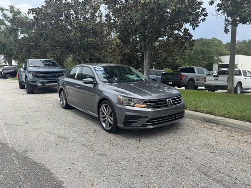 2018 Volkswagen Passat 2.0T R-Line