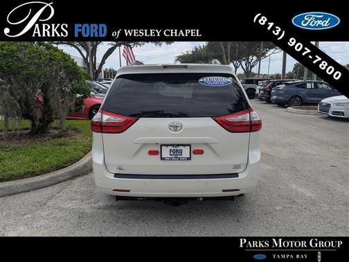 2019 Toyota Sienna XLE