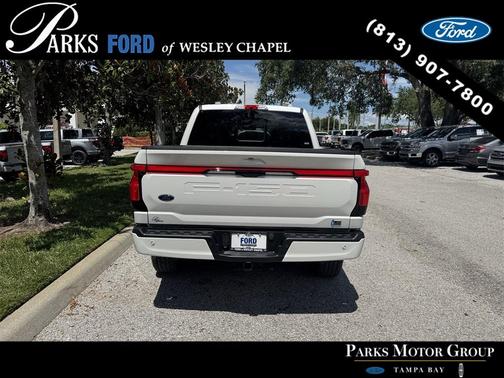 2023 Ford F-150 Lightning LARIAT