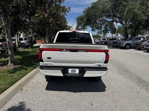 2023 Ford F-150 Lightning LARIAT